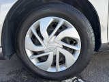 専用のホイールキャップです。タイヤサイズは、185/65R15です。