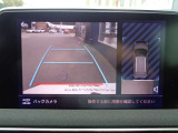 リバースポジションにシフトすると自動的にカメラが作動、ナビゲーション画面に後方の視界が映し出される、安心のバックカメラを装備。