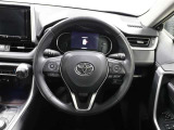 各操作スイッチなどもハンドルから手を放すことなく操作可能で安全運転に支援いたします!