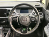 【ステアリングスイッチ】運転中、前方から目線をそらすことなく、オーディオ等の操作が可能な便利機能!安心&快適なドライブを演出してくれます♪