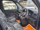 毎日過ごす運転席は要チェック。シートのへたり・擦れ、視界のイメージまで伝わる重要ポイント。