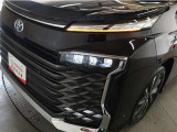LEDヘッドライトです。デザイン性がよくとても明るいので、夜間の走行や悪天候でも安心です。しかも長寿命!
