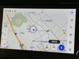 鮮明な地図表示で、安全運転をサポート。最新の交通情報も確認でき、スムーズなルート選択が可能です。目的地までの案内も分かりやすいです。