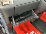 下段グローブボックス写真です。