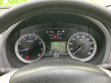 速度やエンジン回転数など、車の状態をひと目で確認できるメーター。運転に集中できる視認性を実現しています。