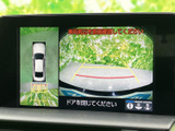停車時にTV視聴が可能なエンターテイメント機能。休憩時間や待ち合わせ先で、家族みんなで楽しめます。
