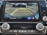 高画質モニターで、後方視界を確認できます。駐車場での出し入れや、狭い道での運転をサポートし、安全性を高めます。