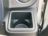 運転席にはドリンクホルダー装備☆