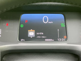 必要な情報を一目で確認できるメーターデザイン。シンプルで分かりやすい表示で、運転中の視線移動を最小限に抑えます。直感的な操作性を追求しています。