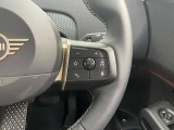 ステアリングスイッチがついておりますのでボタンで音量調整やラジオのチャンネル変更、電話応答が可能でございます!!