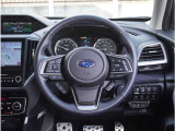 チルト&テレスコピックステアリング。ハンドルを運転しやすい角度と長さに調整できます。