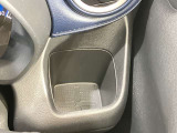 運転席・助手席のドリンクホルダーです