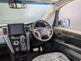 ゆったりとした運転席廻り♪