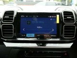 Apple CarPlay、Android Auto 対応。スマホを接続するとタッチスクリーン上でマップ、通話、メッセージ、ミュージックなどのアプリをスマホ同様に操作できるミラースクリーン機能搭載
