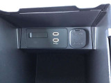 電源ソケット USB が使用できます。