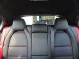 前席からのリアビューです。中古車でも気持ち良くお乗り頂けるように、仕上げ専門スタッフが内装をクリーニングして納車いたします!