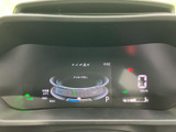 運転に必要な情報をわかりやすく表示するメーター。スタイリッシュなデザインで、視認性も高く、ドライバーをサポートします。直感的な表示で、運転に集中できます。
