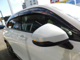 雨の日の換気などに便利なドアバイザー付きです。中古車にも純正アクセサリーの取り付けができますので、スタッフまでご相談ください!