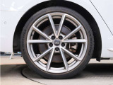 ■Audi Sport19インチアルミホイール ■大型Fブレーキキャリパー ■ダイナミックサスペンション