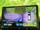 高画質ディスプレイで、鮮明な映像を楽しめます。安全運転支援機能も搭載で、安心して走行できる機能が充実しています。