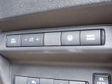 ドライブモードはスタンダード、SPORT、ECOの選択が可能。ECOモードはシステムを自動制御して。急加速を抑えることで燃費の向上をサポート(^^♪ ステアリングヒーターも寒い時期にはうれしい装備ですね。