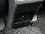 ◆後席用12V電源ソケット◆12V電源ソケットは後席用にも装備されています。長時間のドライブも安心です。