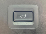 【パワーバックドア】スマートキーや運転席のボタンを押すだけでリアゲートが自動で開閉します!荷物を持っている時や、高い位置にあるバックドアを閉める際に便利な機能です♪