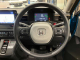 運転している間、長く触れているものだから手になじむハンドルがいいですよね。本革巻のステアリングは乗れば乗るほど手になじんでいきます。