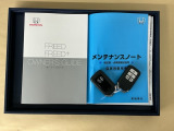 メンテナンスノート【点検整備記録簿・保証書】、取説も揃ってます。スマートキーはバッグなどにしまったままボタン操作でエンジンの始動・停止ができて大変便利です