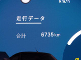 スタイリッシュなデザインのメーターパネルです。速度のみならず、燃料の残量、走行距離など多機能でとっても見やすいパネルになっております。