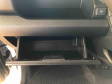 よく使うものが手を伸ばせばすぐ届く、機能面で充実した収納。