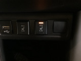運転席と助手席には寒い時期に大活躍のシートヒーター付です。