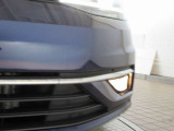 センサーにより周囲の車を検知してドライバーに伝えてくれる予防安全装備のひとつ。車両後方の死角を走る車を検知します
