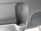 助手席ドア内部にはドリンクホルダーがございます。