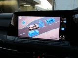 前走者との距離を検知し、車間距離を保ちながら走行をサポートします。