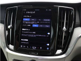 プラグインハイブリッドシステムは、各ドライブモードに応じて電気モーターとガソリンエンジンを協調制御します。
