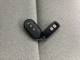 付いてて便利!とても人気の高い装備のスマートキーシステム。キーを携帯しているだけで、ドアロックの開閉並びにエンジンの始動が可能な装備です。