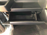 よく使うものが手を伸ばせばすぐ届く、機能面で充実した収納。