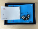 メンテナンスノート【点検整備記録簿・保証書】、取説も揃ってます。スマートキーはバッグなどにしまったままボタン操作でエンジンの始動・停止ができて大変便利です