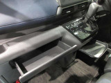 インストスライドボックス ティッシュボックスがまるまる一つ入るボックスです運転席からも開け閉め可能です