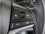 【アダプティブクルーズコントロール】センサーが前方車を検知し、運転者がアクセルペダルやブレーキペダルを踏まなくても、設定した速度での走行や、前方車との車間距離を一定に保つ追従走行ができます。