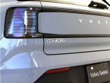 【EX30】コンパクトなパッケージに収められた電気自動車ならではのハイパフォーマンス。ボルボに乗る人だけでなく周囲の人びとも守る先進の安全・運転支援機能を標準装備しています。