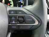 レーダークルーズコントロール(全車速追従機能付)付きです。車速に応じて追従支援してくれるので、ロングドライブも快適です。詳細は販売店スタッフまでおたずねください。