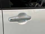 品質へのこだわり!フロアマットやシートなど車内をキレイに清掃し、ニオイや汚れなどを徹底的にクリーニングしてもらっております。室内はピカピカです☆