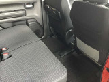 ゆったり乗れる後部座席です。