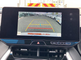 後退時には、周囲の状況を把握しやすくする映像を表示。安全でスムーズな後退をサポートします。