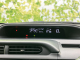 重要な情報を一目で確認できる、見やすいメーターデザイン。速度、燃料残量、走行距離など、必要な情報を効率的に把握できます。夜間も視認性に優れています。