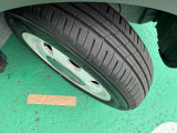 【タイヤの残り溝】こちらの車輌のタイヤ残り溝は画像の通りです。調べる際にはご参考ください。