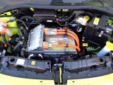 出力114kw(155ps)/5000rpm トルク235Nm/2000rpm 航続距離(WLTCモード)ハッチバック303km、カブリオレ294km バッテリー容量47kWh(カタログ値)