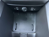 前席にはワイヤレス充電スペース、USB TypeA.C 12V電源がございます